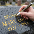 🥳2026 HOT SALE🥳💞50K+ SOLD!💥🪦💛 50% OFF! Golden Tombstone Marker – Restores faded names & dates on headstones. Weatherproof, precision tip. Honor loved ones with lasting clarity. 🕊️✍️