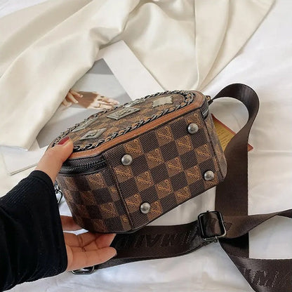 👜Hot Sale Women Fashion Handbag Retro Bear Badge Shoulder Bag（50% Off）