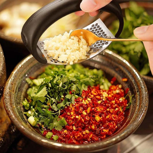 🔥Limited-time 50% Off 🧄Stainless Steel Garlic Presser⏱️ Save Time In The Kitchen